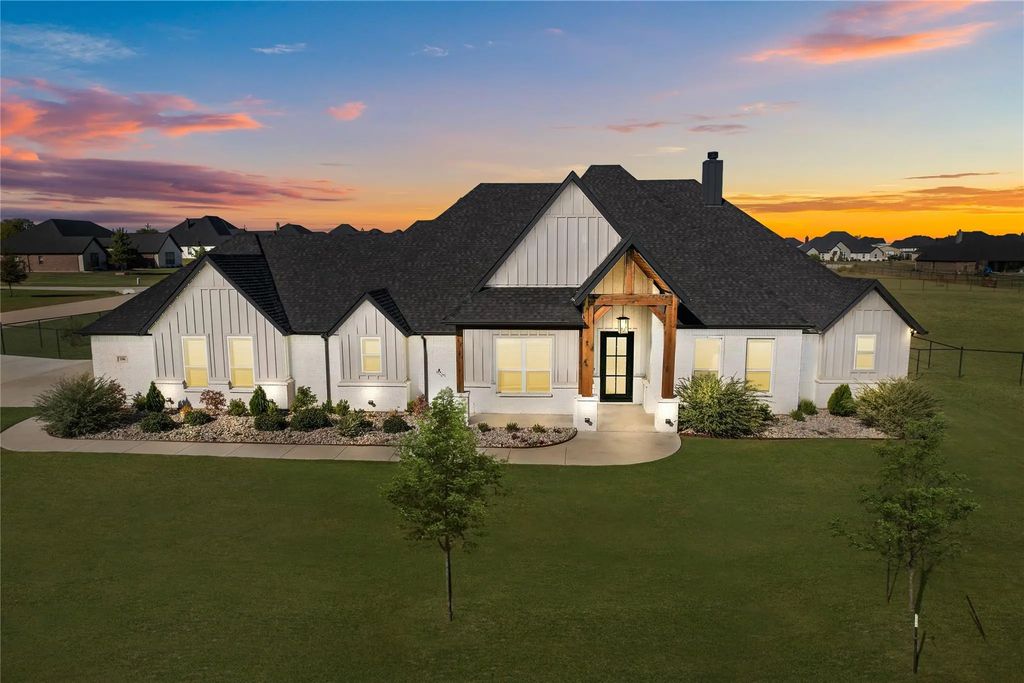256 Agua Linda Drive, Godley