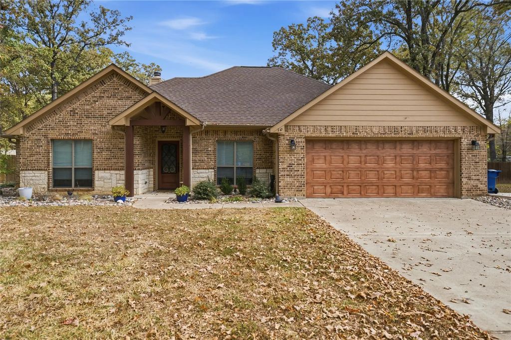 120 Paseo Patricia Street, Gun Barrel City