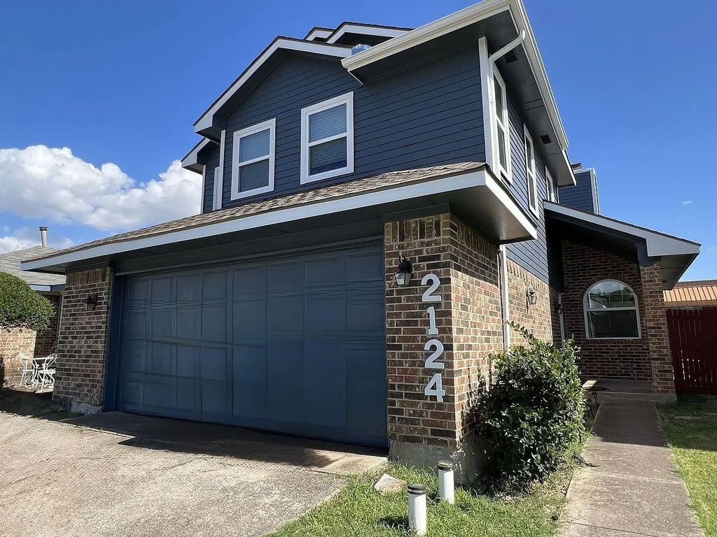 2124 Avignon Drive, Carrollton