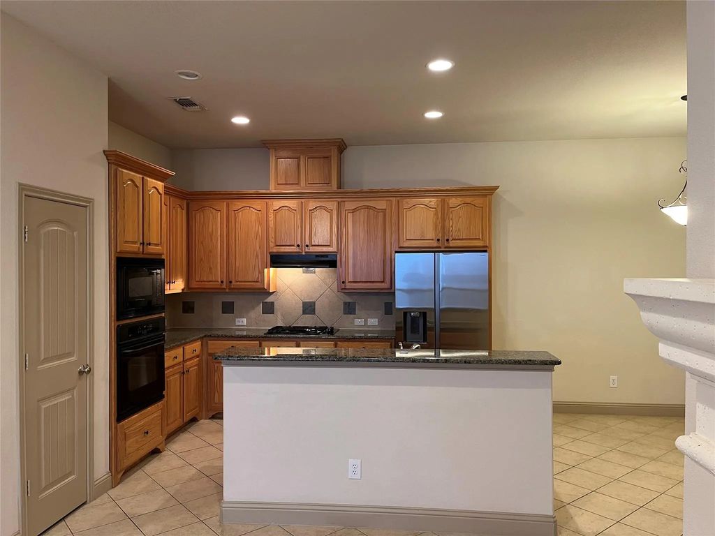 817 La Cima, Irving
