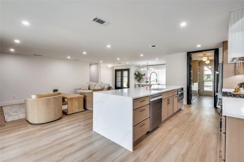 3895 Antigua Circle, Dallas
