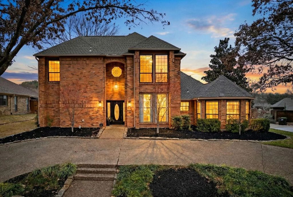 1401 Glastonbury Drive, Plano