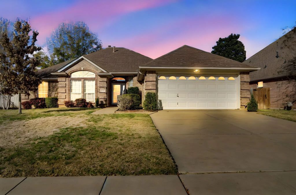 530 Queens Way, Grand Prairie