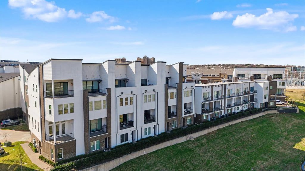 381 E Greenbriar Lane 1501, Dallas