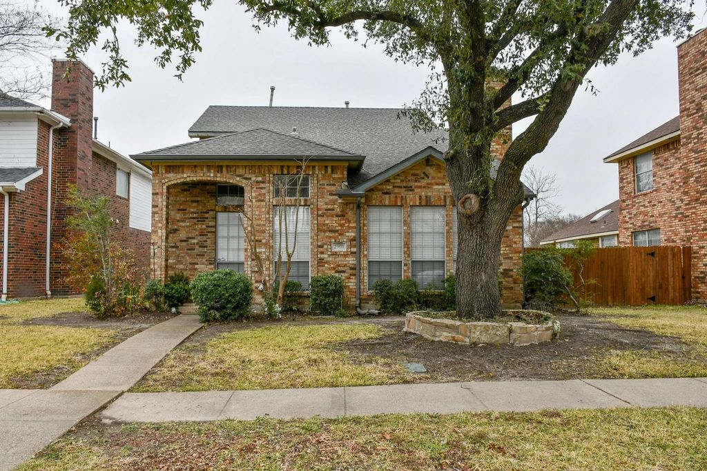 2901 Lois Lane, Rowlett