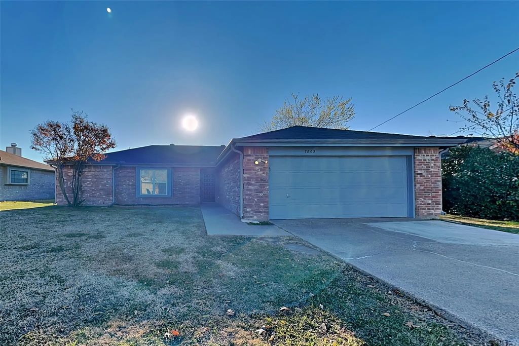 7802 Creek Wood Drive, Rowlett