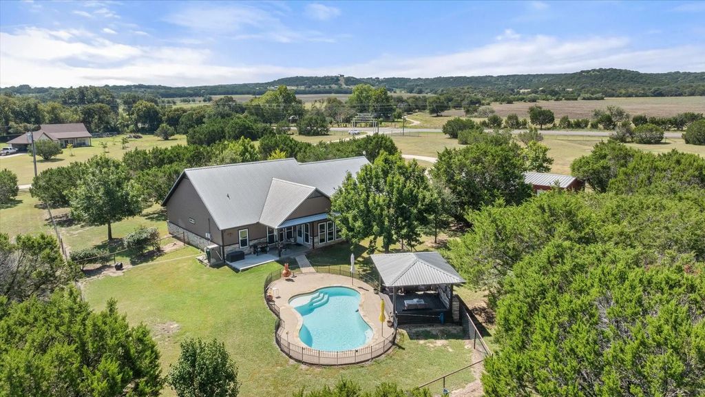 111 Private Road 2346, Meridian