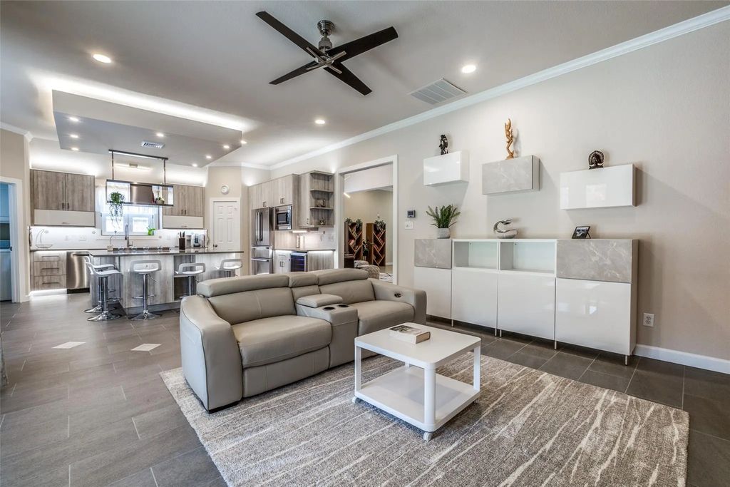 19122 Windmill Lane, Dallas