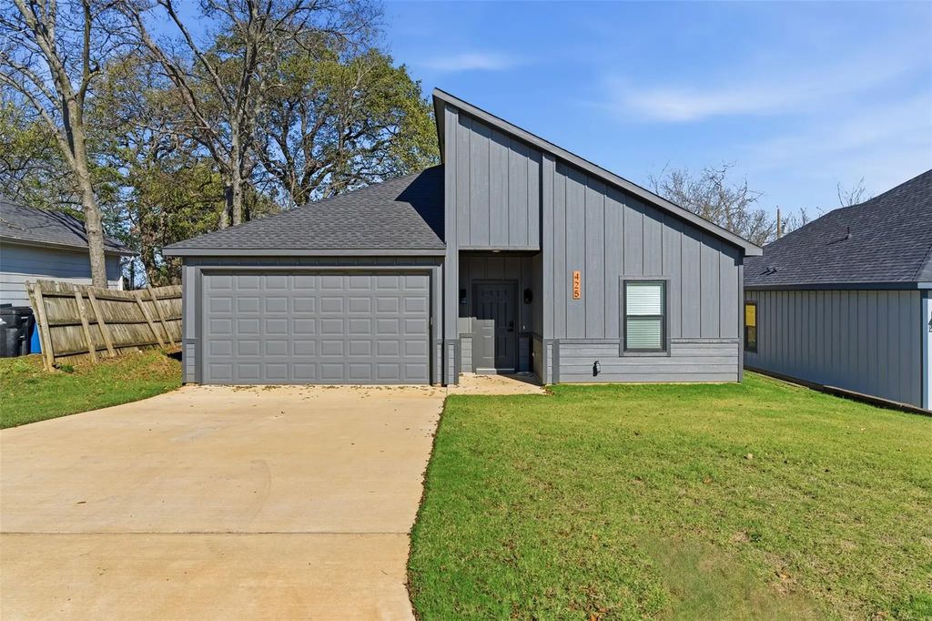 425 E Munson Street, Denison