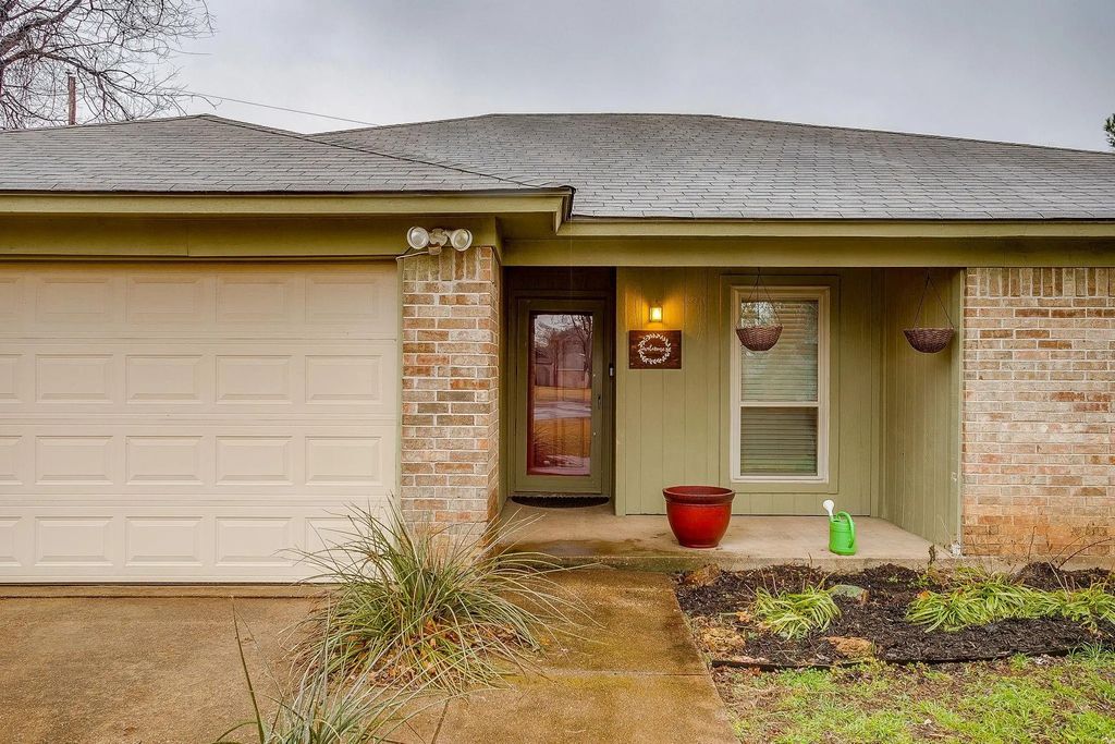 1105 Holly Court, Benbrook