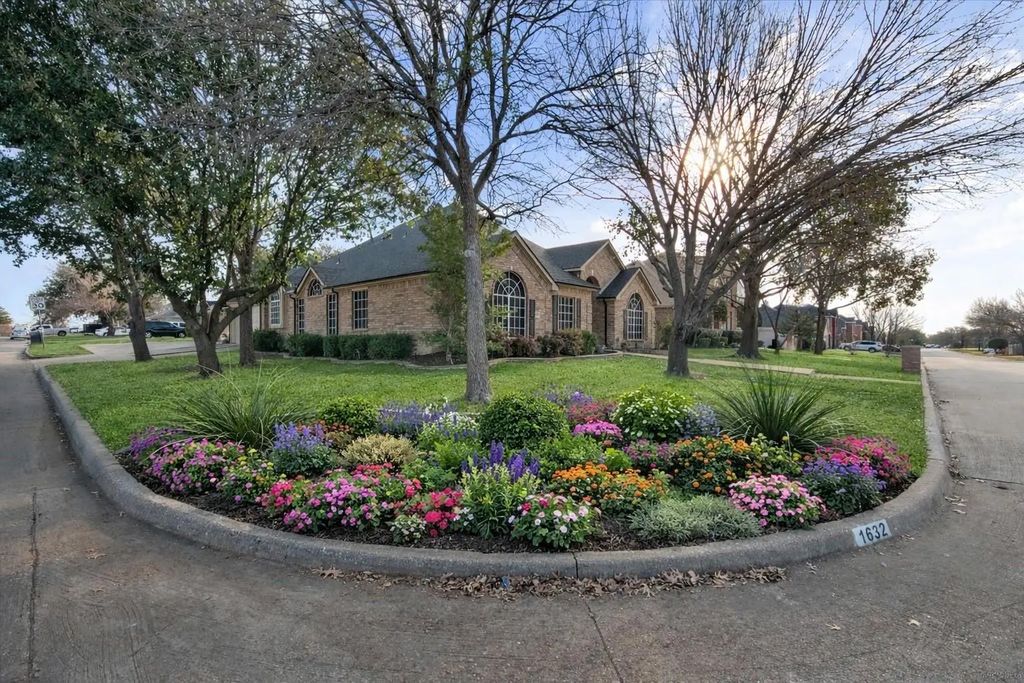 1632 Stratford Drive, Mansfield