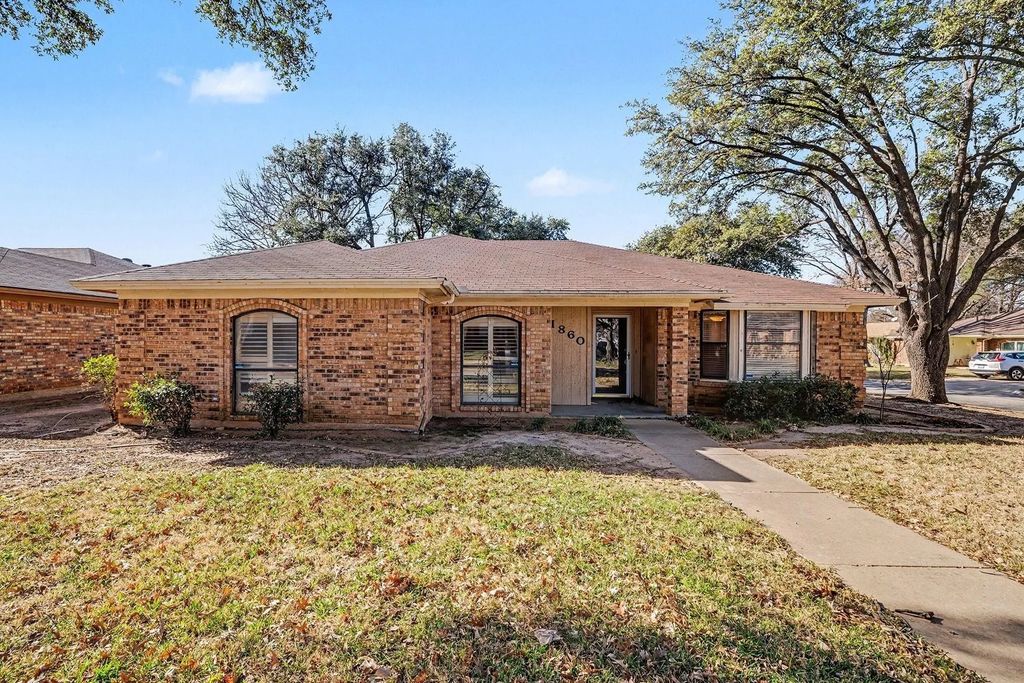 1860 Larkspur Drive, Arlington
