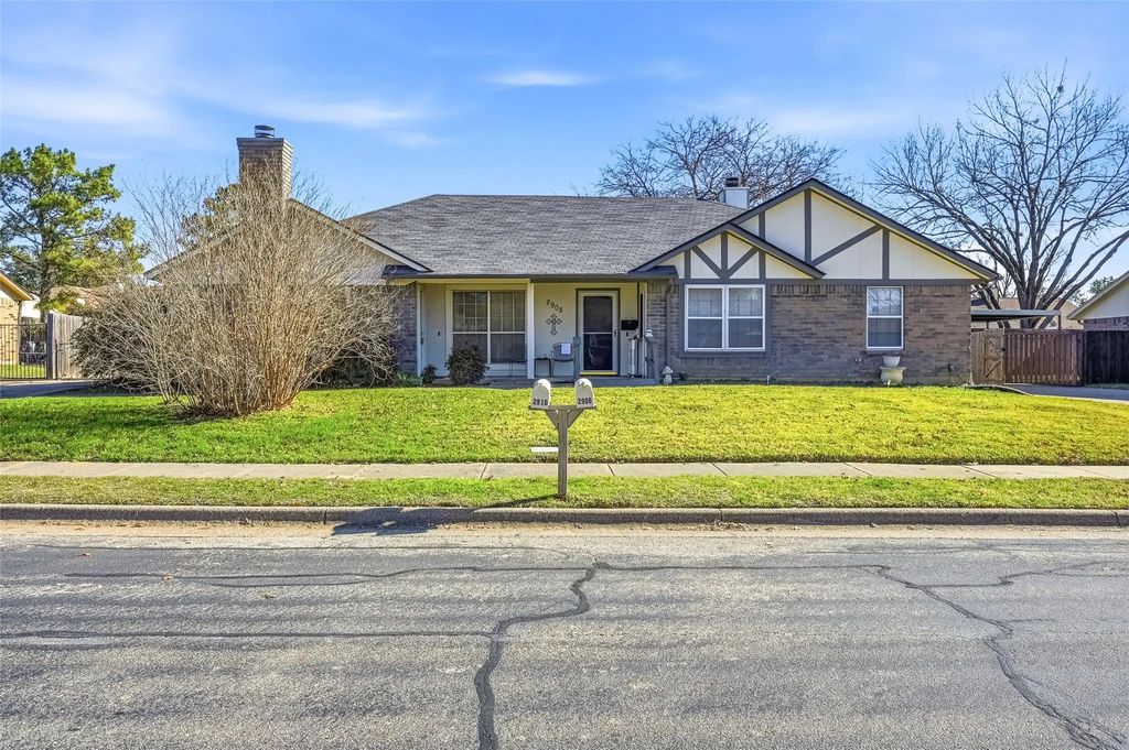 2910 Penny Lane, Euless