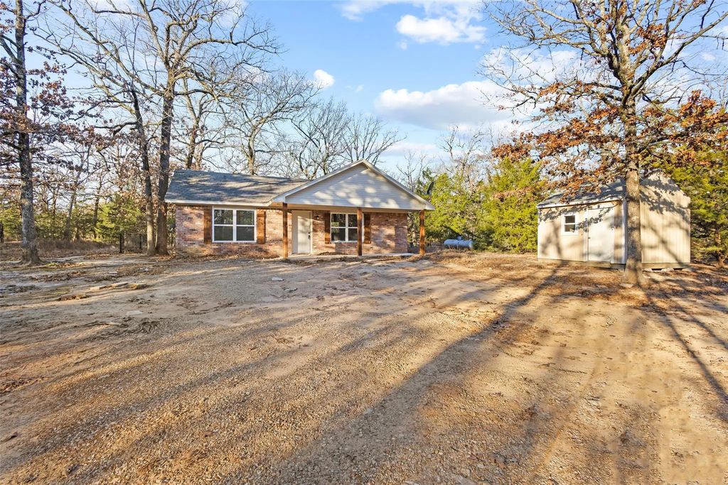 192 County Road 44460, Paris