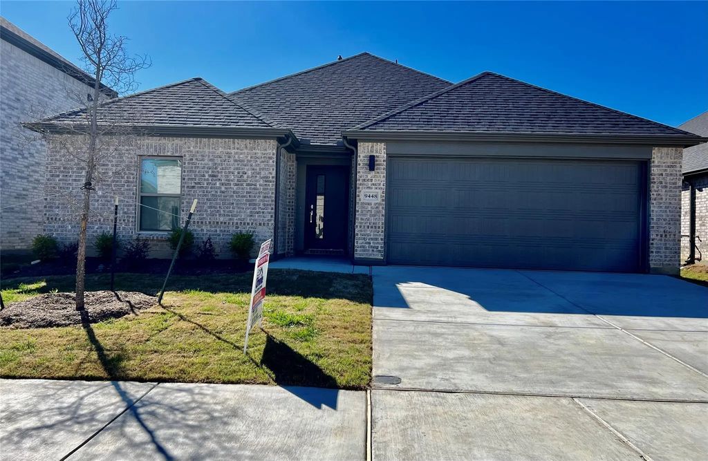 9448 Wild West Way, Crowley