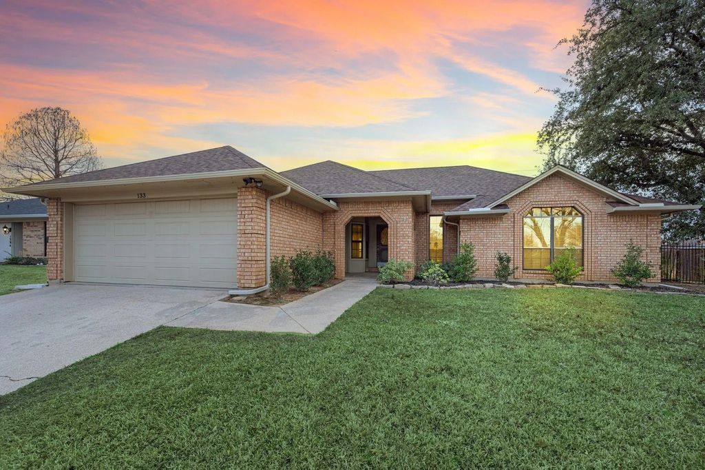 133 Springhill Drive, Hurst