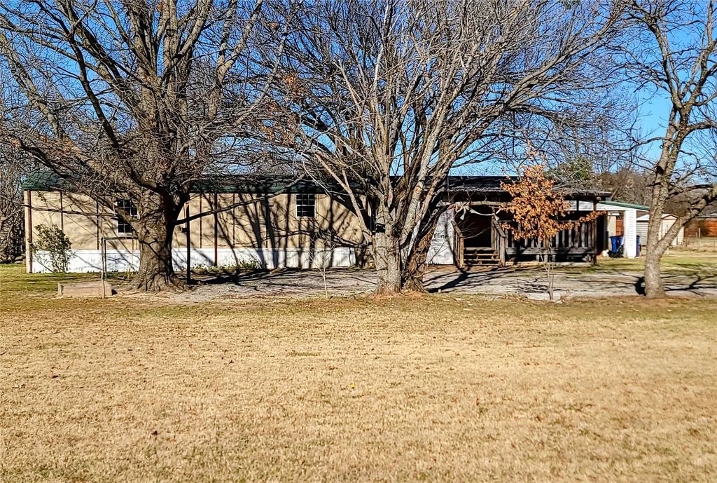 1909 Lariat Lane, Burleson