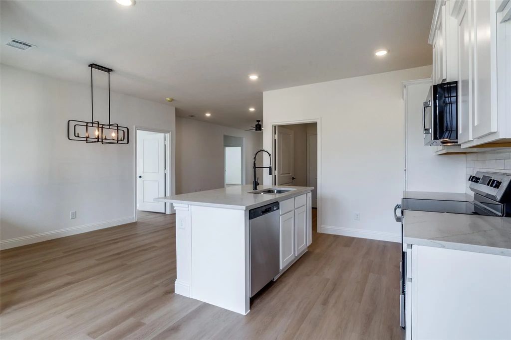 5814 Carlton Garrett Street, Dallas