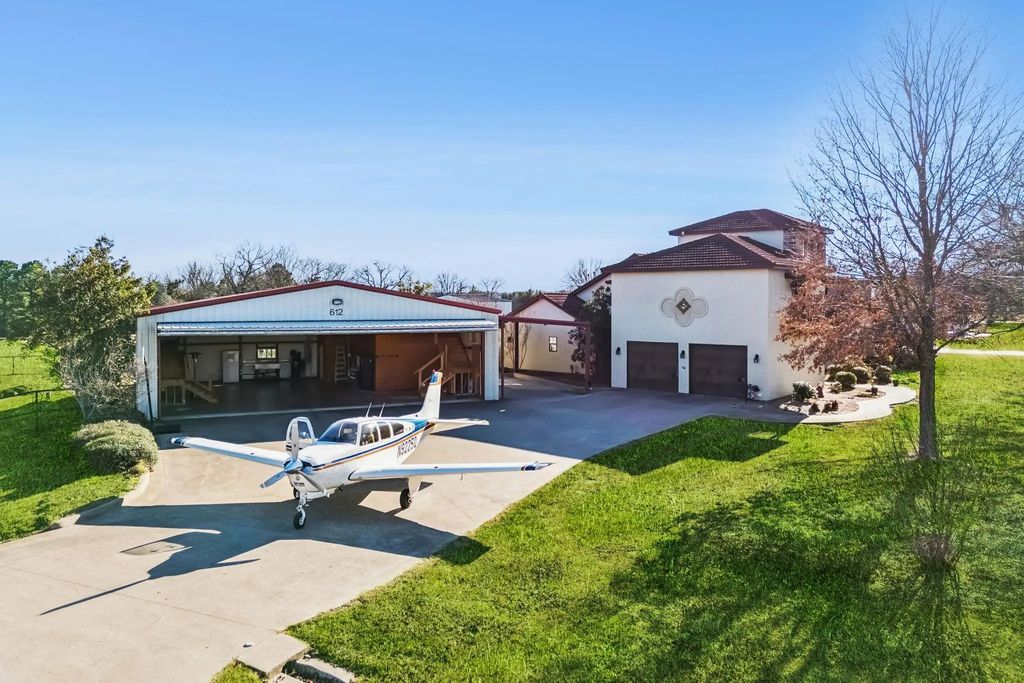 612 Private Road 7005, Edgewood