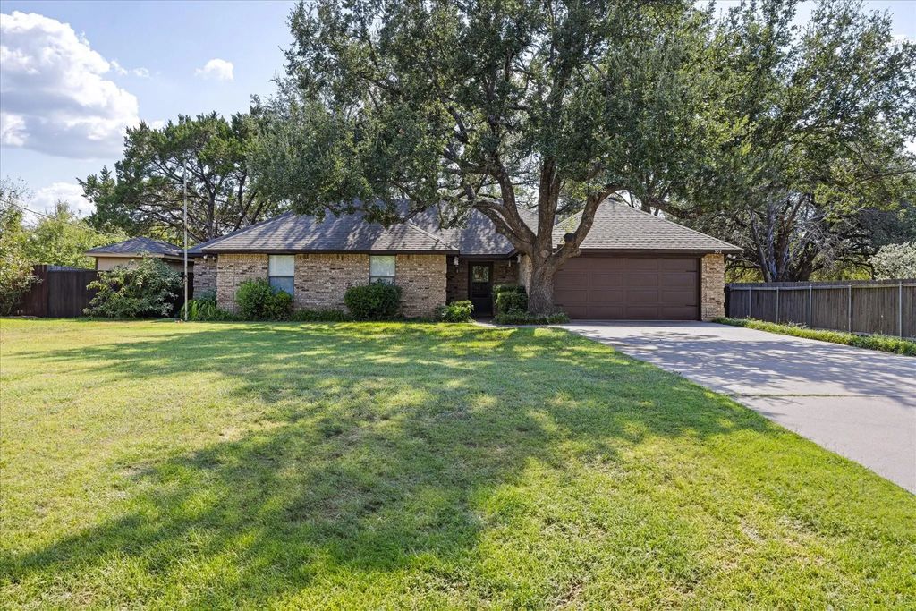 502 Shady Grove Drive, Granbury