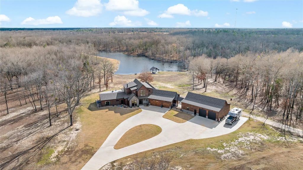 8009 Farm Road 910, Bogata