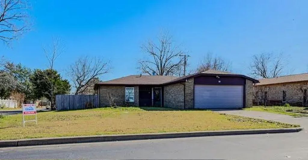 224 Etta Avenue, Waxahachie