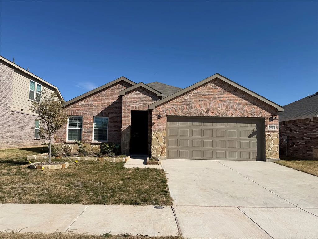 16044 Isles Drive, Fort Worth