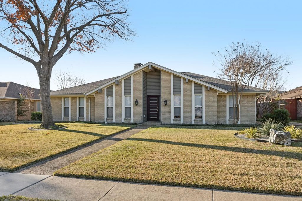 902 Windsong Trail, Richardson