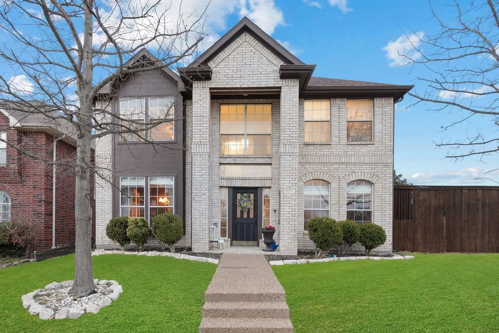 905 Whitman Circle, Allen
