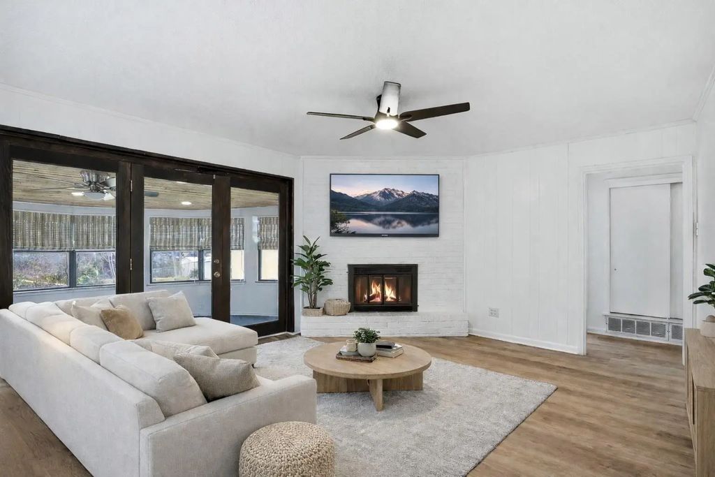 525 W Ridgewood Drive, Garland