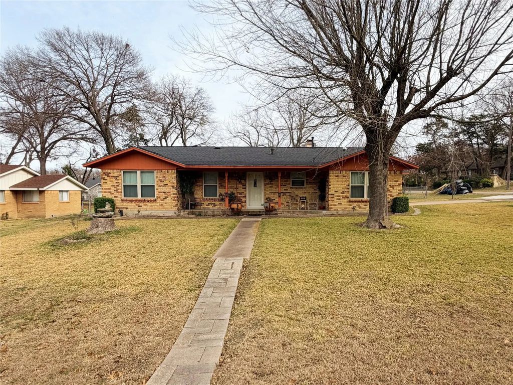 1226 Linkwood Lane, Lancaster