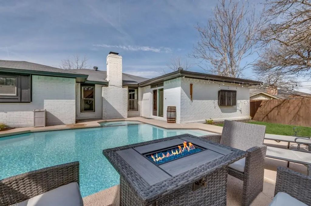 3810 Boxwood Court, Arlington
