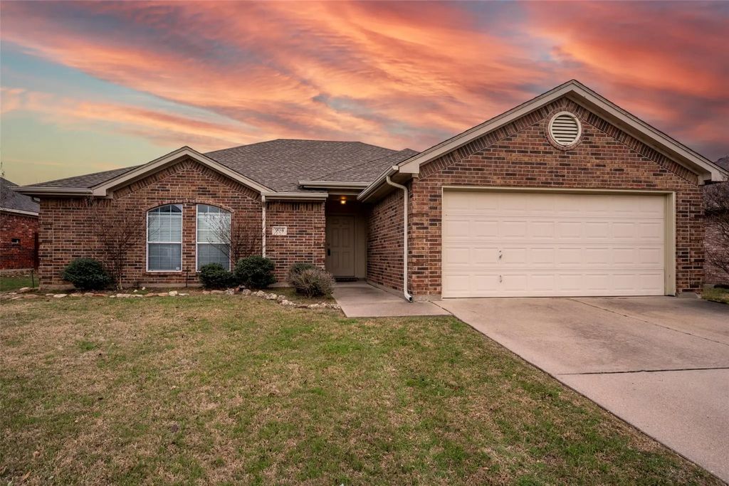 908 Chestnut Avenue, Burleson