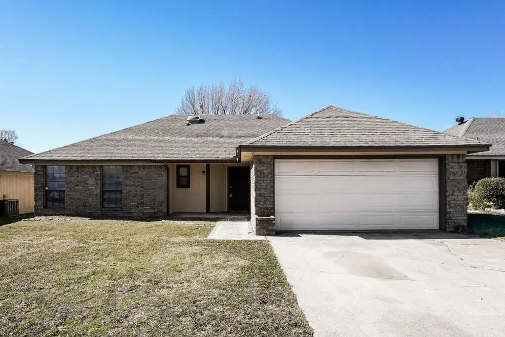 6214 Lotus Drive, Arlington