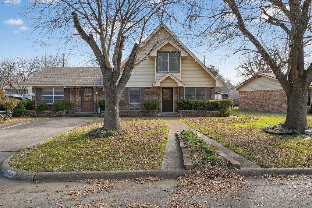 1604 Lyndale Drive, Ennis