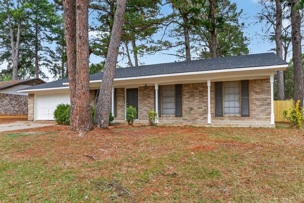 2814 Silver Pine Lane, Shreveport