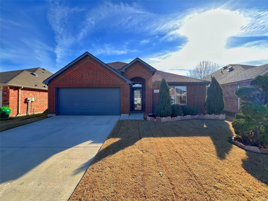 5744 Moon Flower Court, Fort Worth