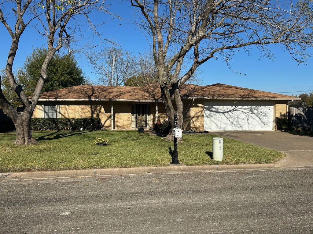 104 Willowcrest, Mexia