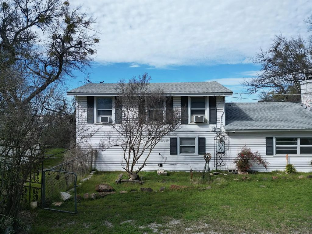 7028 Edgewater Trail, Fort Worth