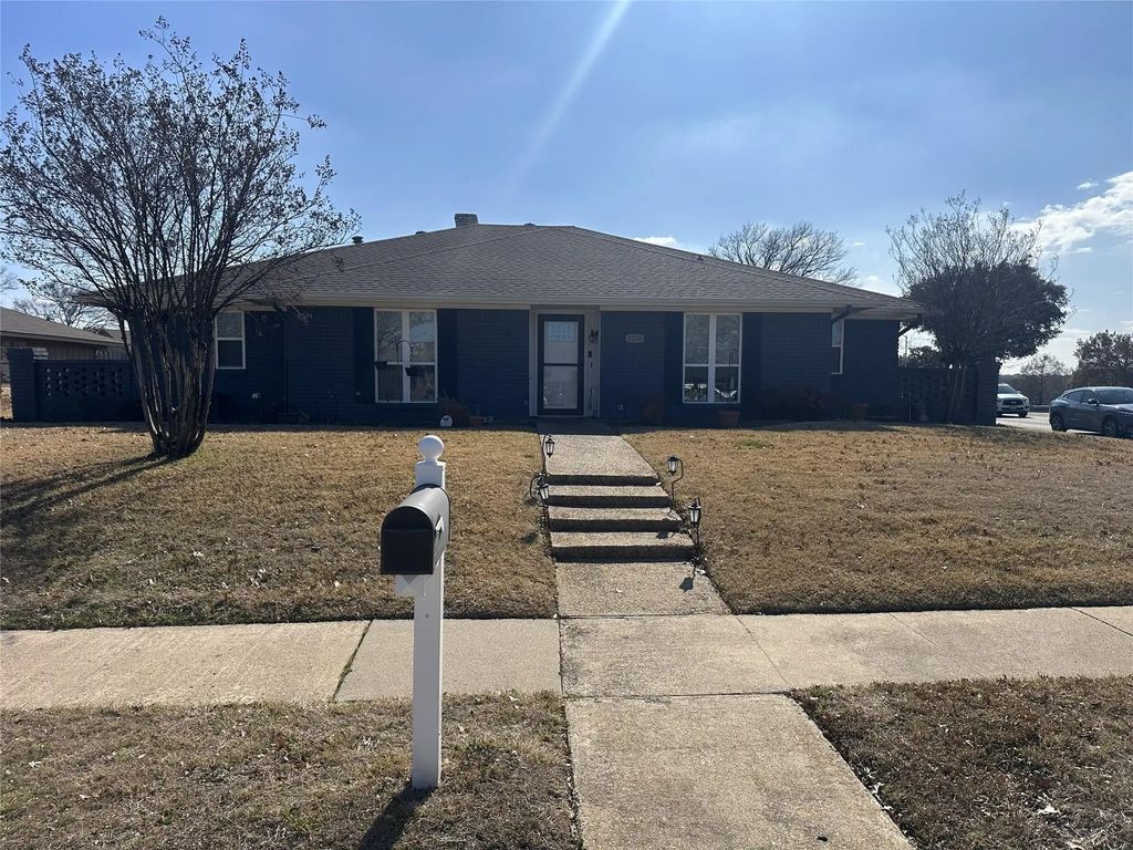 4200 Los Robles Drive, Plano