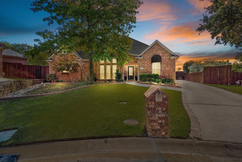 900 Ellison Park Circle, Denton