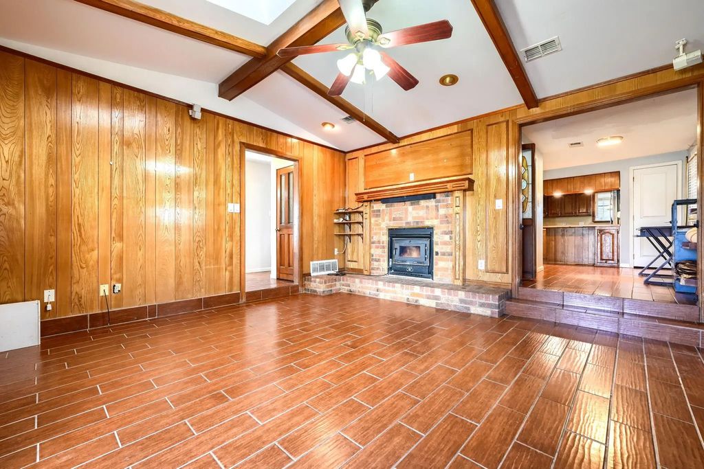 2112 Mangum Street, Commerce
