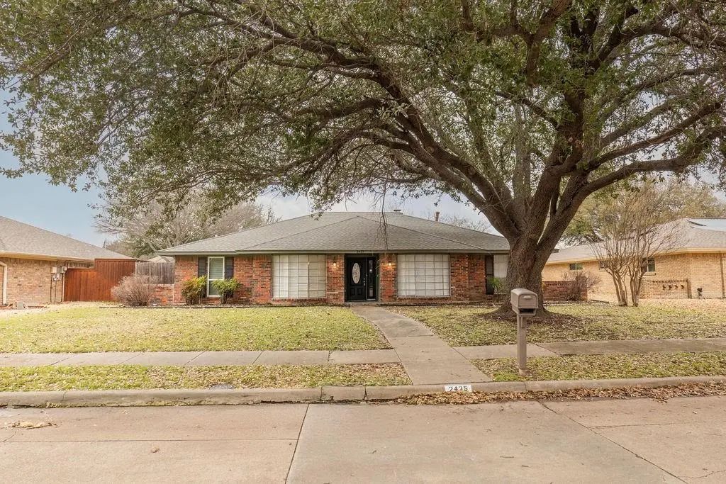 2425 Coleshire Drive, Plano