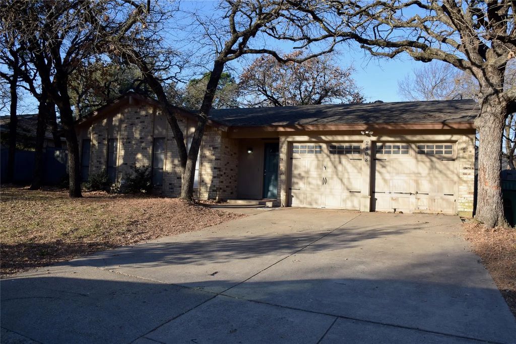 2808 Bent Tree Lane, Arlington