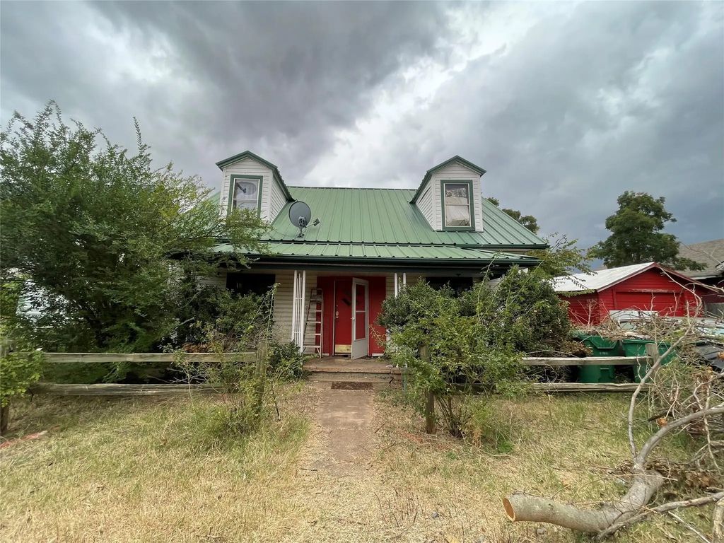 408 N Wichita Street, Electra