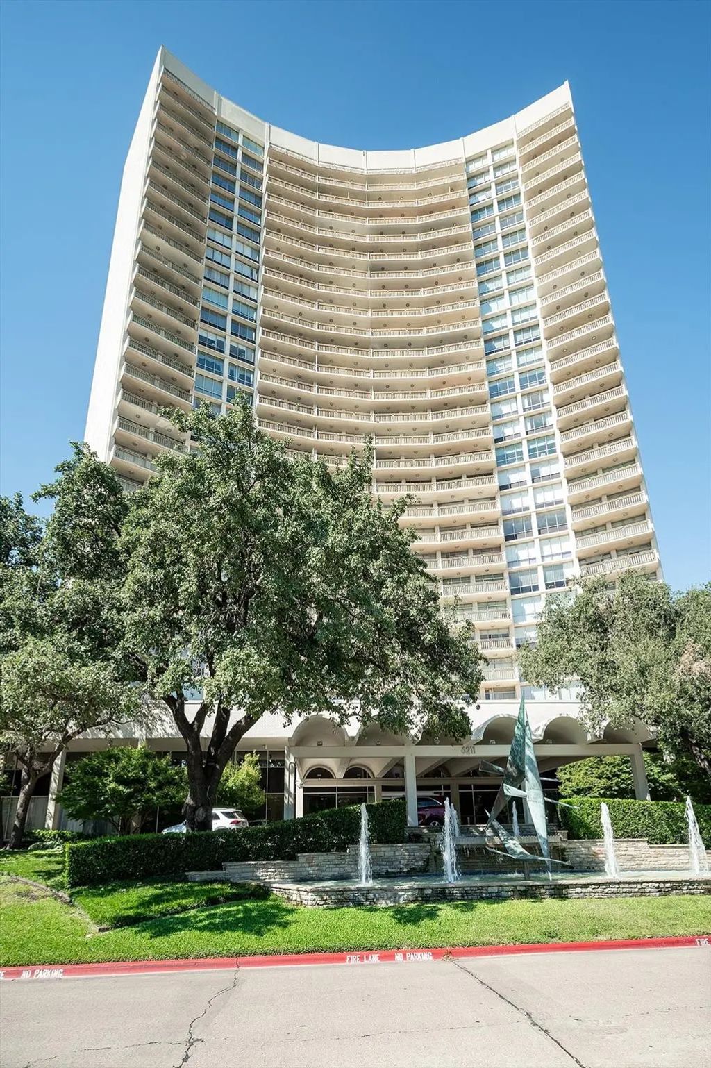 6211 W Northwest Highway G124, Dallas