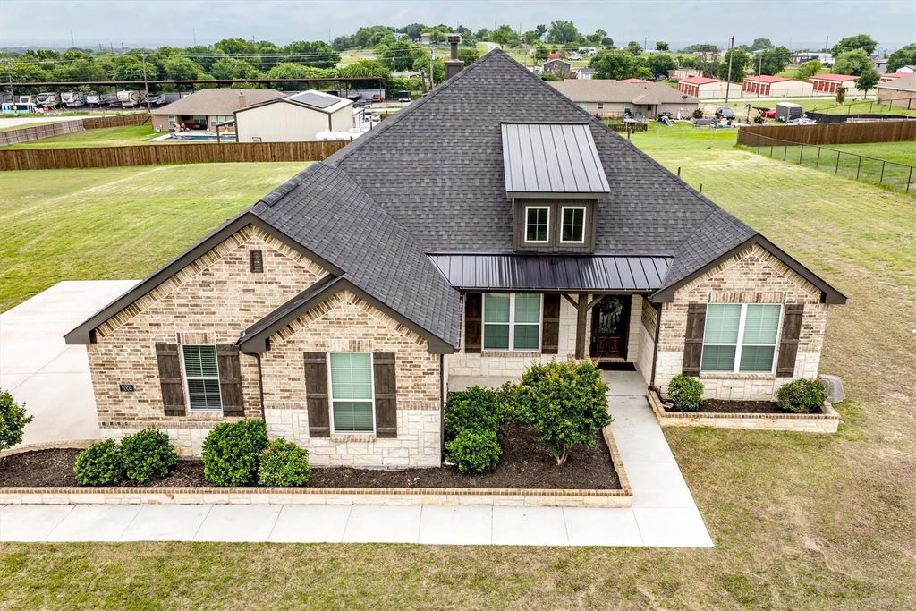 1005 Pebblegate Drive, Weatherford