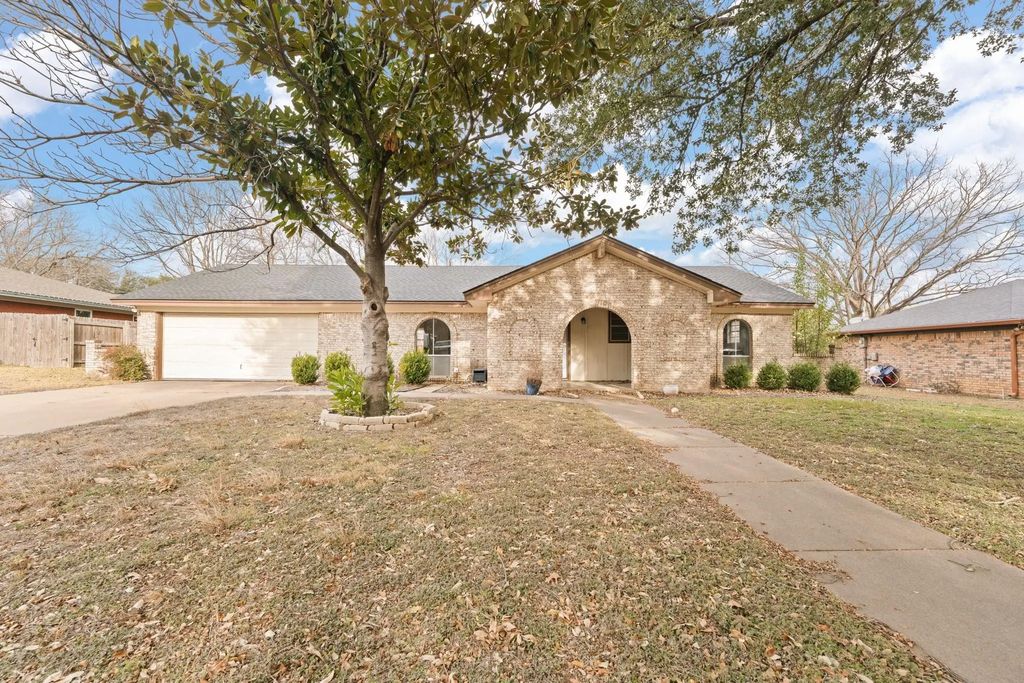 1108 Trace Road, Cleburne