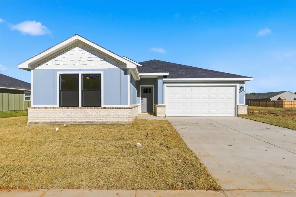 472 Peace Lily Way, Tolar