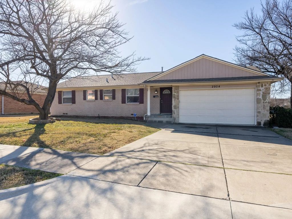 2904 Mark Twain Drive, Farmers Branch